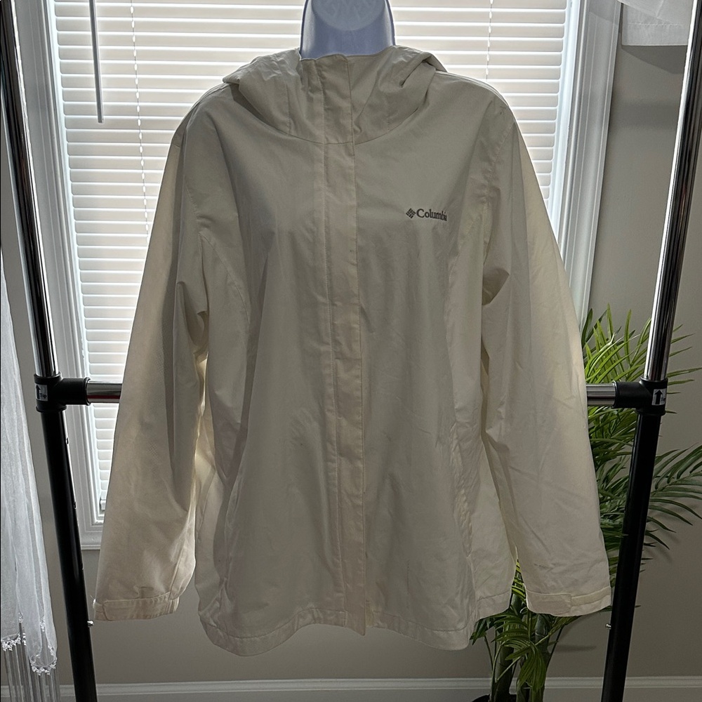 Columbia Women's Off-White rain jacket with hood